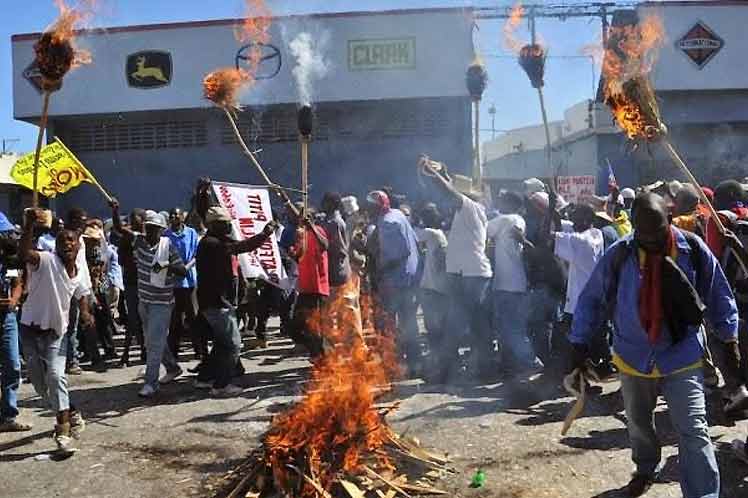 La imagen tiene un atributo ALT vacío; su nombre de archivo es Protestas-Haiti.jpg