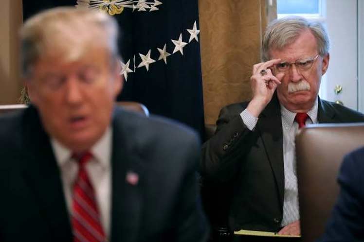 La imagen tiene un atributo ALT vacío; su nombre de archivo es DonaldTrumpyJohnBolton.jpg