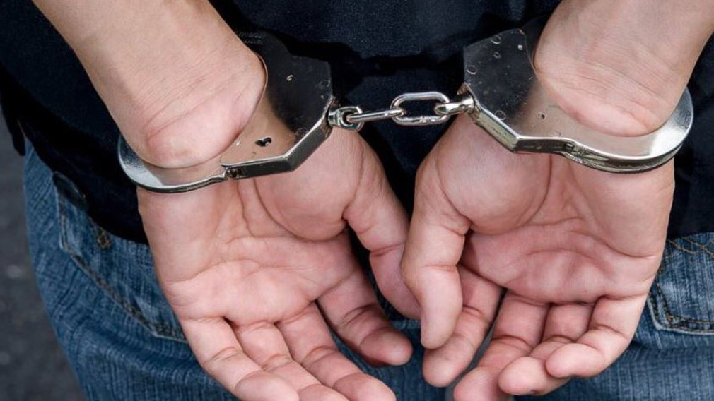 Arrestado dos veces por delitos en menos de 24 horas; jueces lo sueltan ...
