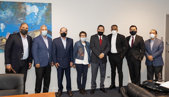 La imagen tiene un atributo ALT vacío; su nombre de archivo es Reunion-Nov-20-34.jpg