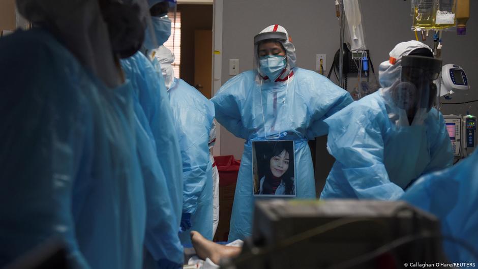 La imagen tiene un atributo ALT vacío; su nombre de archivo es eeuu-supera-medio-millon.jpg