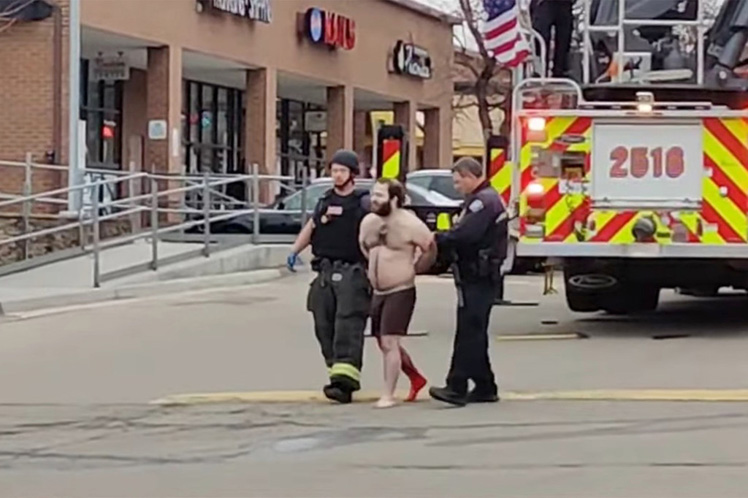 La imagen tiene un atributo ALT vacío; su nombre de archivo es AVR-EEUU-tiroteo.jpg