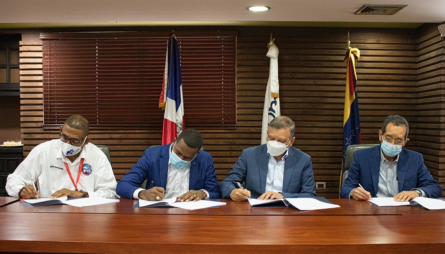 La imagen tiene un atributo ALT vacío; su nombre de archivo es Refidomsa-y-trabajadores.jpg