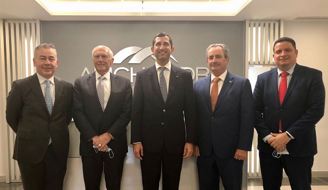 La imagen tiene un atributo ALT vacío; su nombre de archivo es Augusto-Mantilla-General-Wesley-Clark-Roberto-Herrera-William-Malamud-y-Amaury-Abreu1.jpg