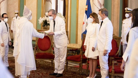 La imagen tiene un atributo ALT vacío; su nombre de archivo es Abinader-y-cartas-credenciales-embajadores.jpg