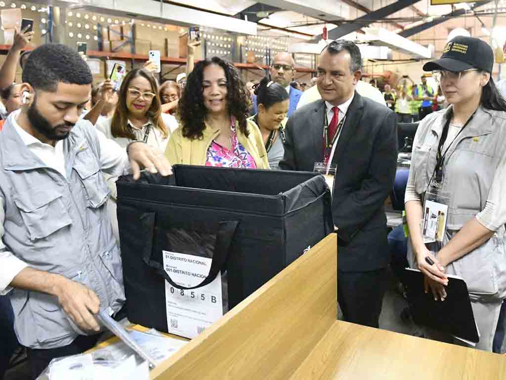 JCE deja abierto proceso de votación para las elecciones municipales de ...
